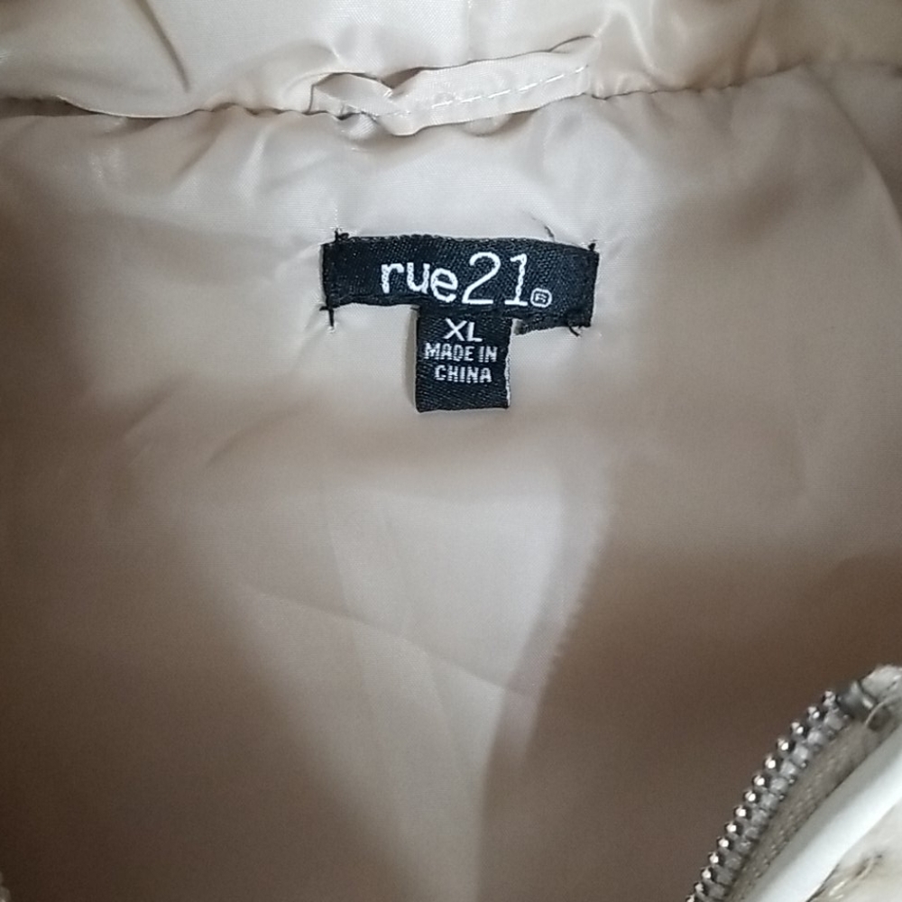 》NEW Rue21 Vest - Picture 2 of 6